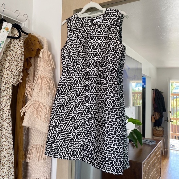 Diane Von Furstenberg Retro Flower Print Sheath Dress 2 - Picture 1 of 11